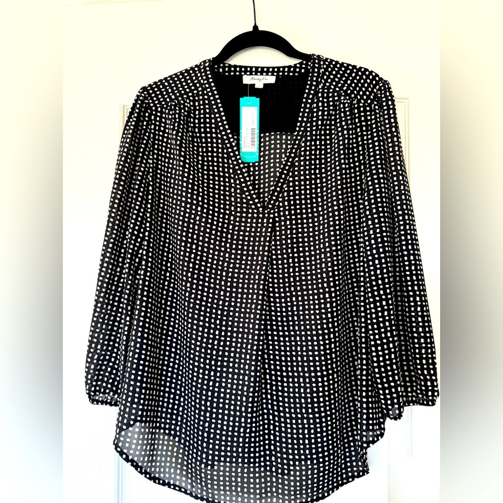 Women’s black and white blouse 3/4 sleeve. Size L.